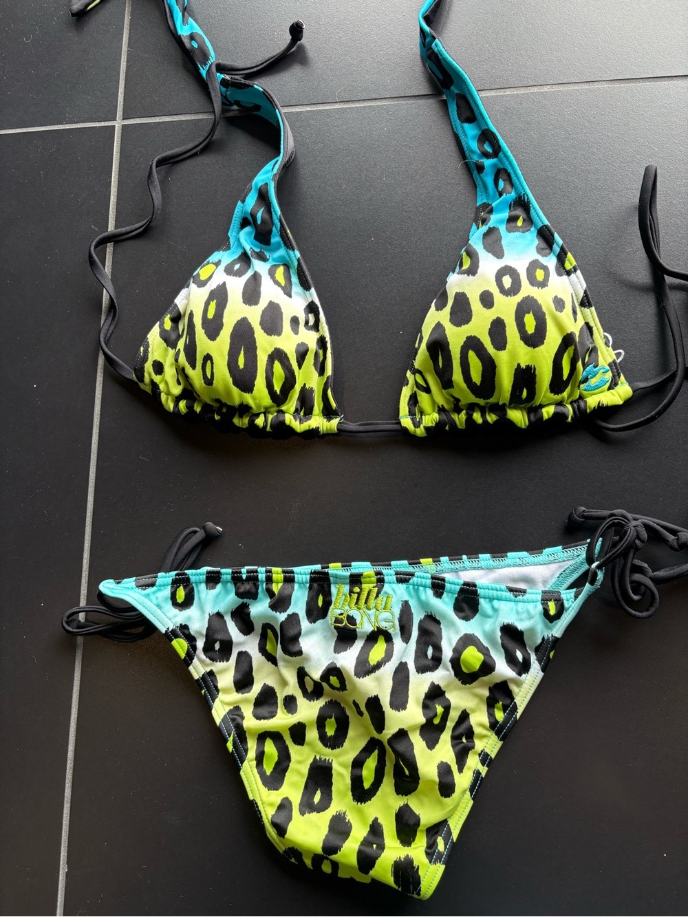 Y2K Billabong Neon Aqua & Lime Leopard Bikini Set with Shorts and Flip Flops - Picture 5 of 8